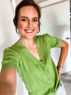 Green V-Neck Short Sleeve Sweater